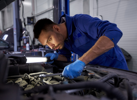 Using Light Up Gloves in the Automotive Industry