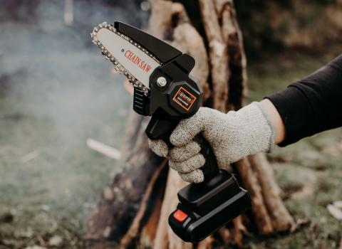 SuperSaw handheld chainsaw