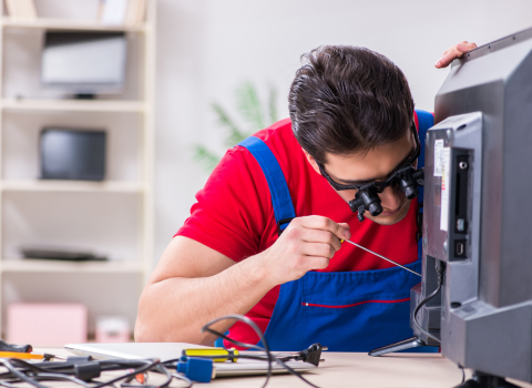 Electrical Repairs with a Universal Socket